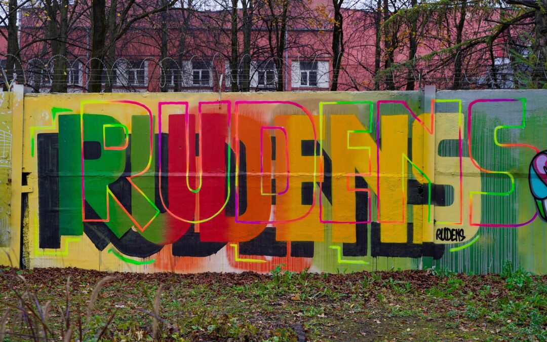 Radošajā kvartālā “Provodņiks” atklāta pirmā legālā jeb “atvērtā” siena Rīgas grafiti un ielu mākslinieku jaunrades veicināšanai un izpausmēm.